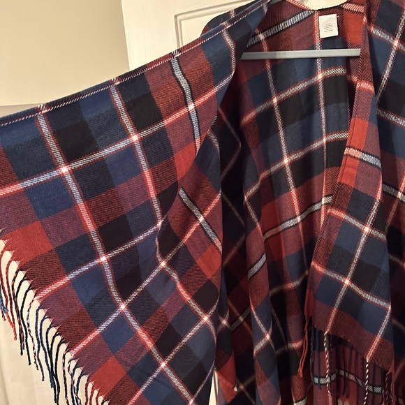 Women's soft navy blue & burnt orange/red plaid shawl cape w/ fringe (one size) - Picture 4 of 7